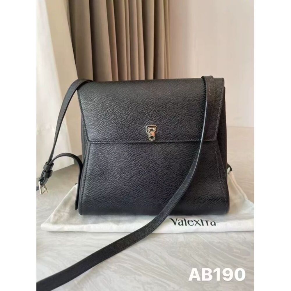 Valextra Women Pre-Loved Bag Very Good Condition